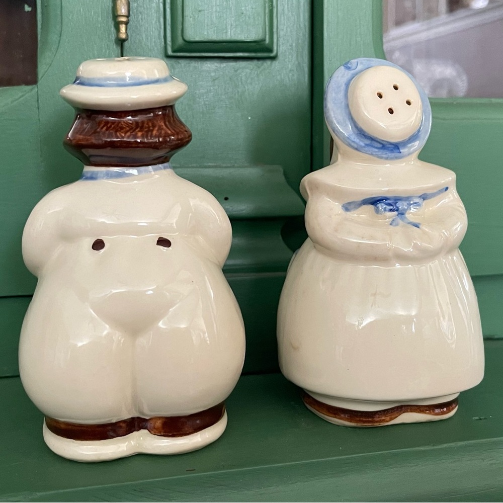 Shawnee Dutch boy and girl salt and pepper shakers - Picture 3 of 5